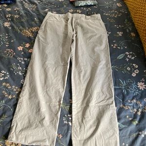 Men’s khakis pants
